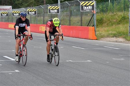 150 renners rijden vanavond tijdritten op circuit