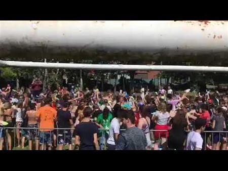 1500 liter verf om einde schooljaar te kleuren