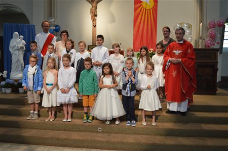 16 eerste communicanten in Heusden