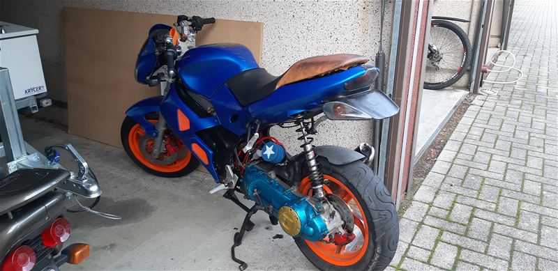 2 bromfietsen en een motor in beslag genomen