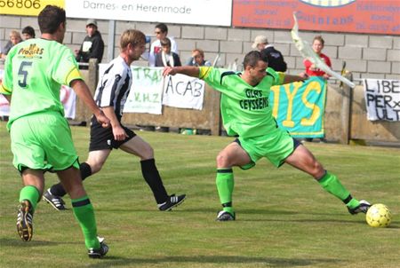 2 rode kaarten vellen KVV