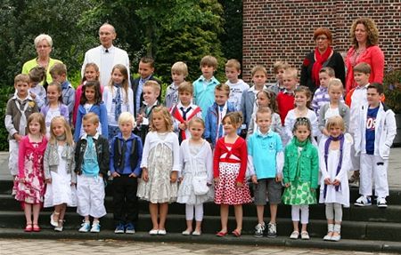 32 eerste communicanten in Eversel