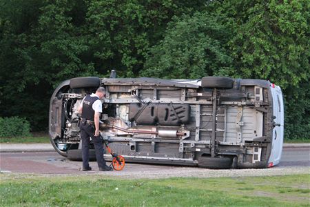 5 gewonden bij botsing van 2 busjes