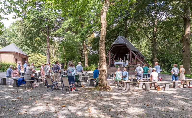 50-tal Heusdense bedevaarders aan 't Kapelleke