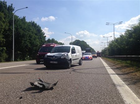 7 auto's botsen bij 2 ongevallen