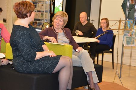 Aandachtig luisteren naar Mieke Vanpol