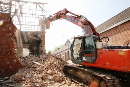 Afbraak school Eversel is gestart