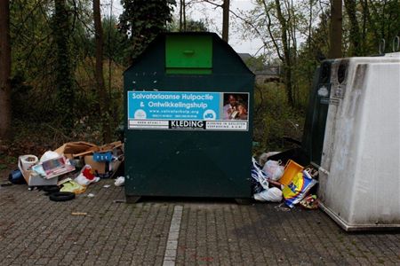 Afval in plaats van kleren en glas