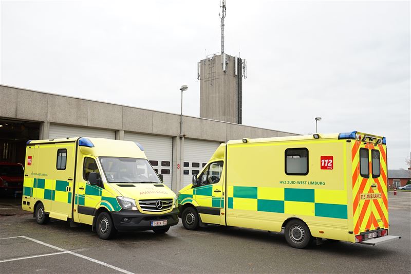 Ambulances van de brandweer in nieuw kleedje