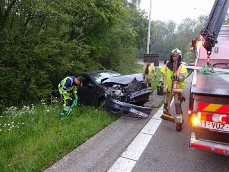 Bestuurder ongedeerd ondanks zware crash