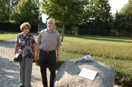 Bezoek aan laatste rustplaats van krijgsgevangene