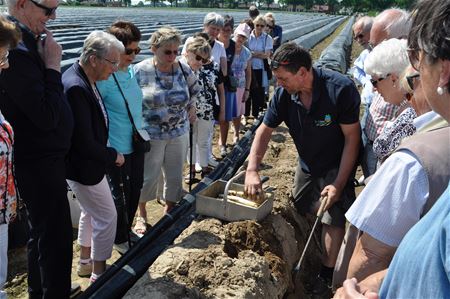 Bij Neos lusten ze wel een asperge