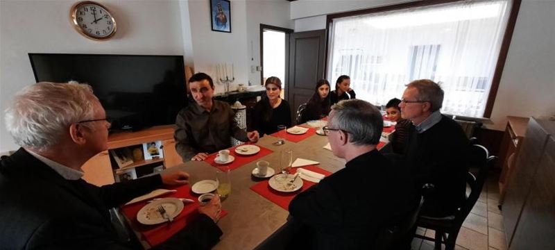 Bisschop bezocht Heusdens vluchtelingengezin