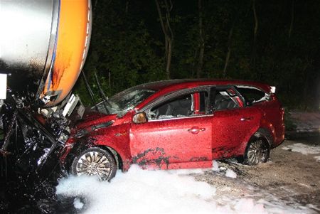 Bitumen op snelweg na crash tegen tankwagen