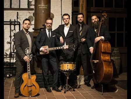 Black Cat Biscuit op Sunday Evening Blues