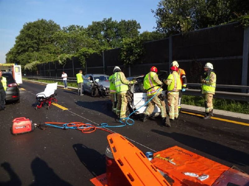 Brandweer moet verkeersslachtoffer bevrijden