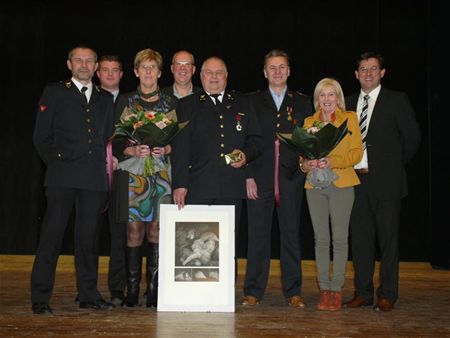 Brandweermannen in de bloemetjes