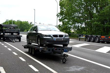 Brug is centrum van Roemeense autohandel