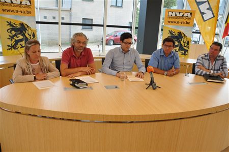 Bruno Buyse stapt op, Lode Schops schuift op