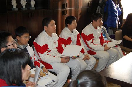 Chinese school bezoekt college