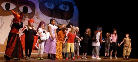 Chiromeisjes brengen show