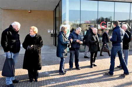 Chocolaatjes bij de vuilzakken