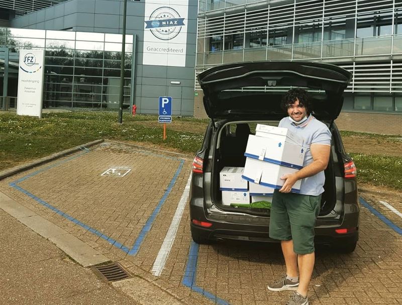 Chocolade paashazen voor het ziekenhuis