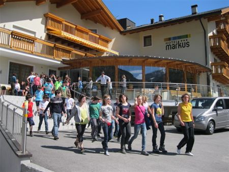 Collegeleerlingen aangekomen in Dolomieten