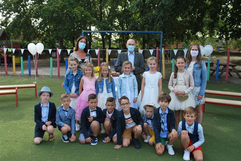 Communicanten in hun klasbubbel in Eversel