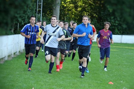 De bal is weer aan 't rollen