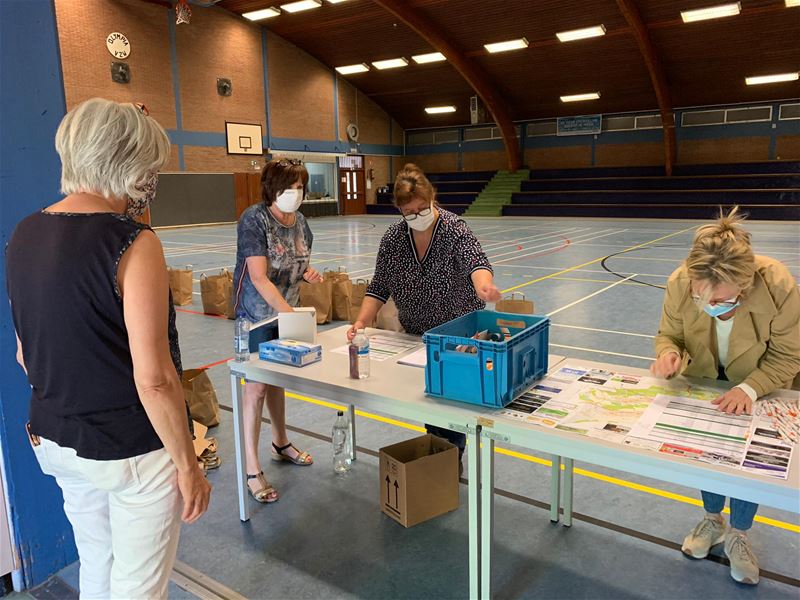 De bedeling van de mondmaskers is gestart
