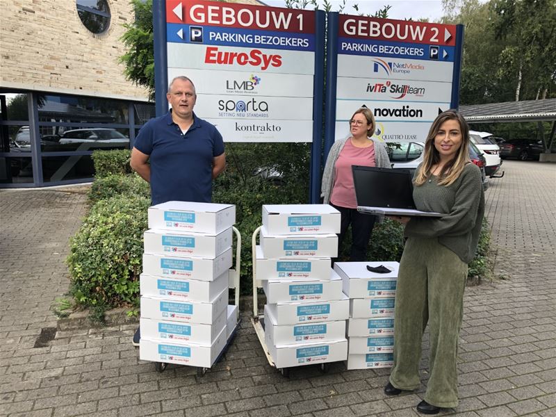 De eerste 40 opgeknapte laptops zijn geleverd