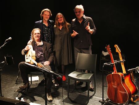 De ernst van de oorlog bespeeld en bezongen