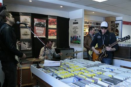 De record store was te klein vandaag