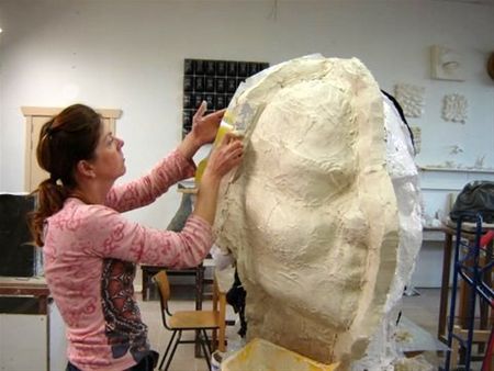 De reuzenkoppen krijgen vorm