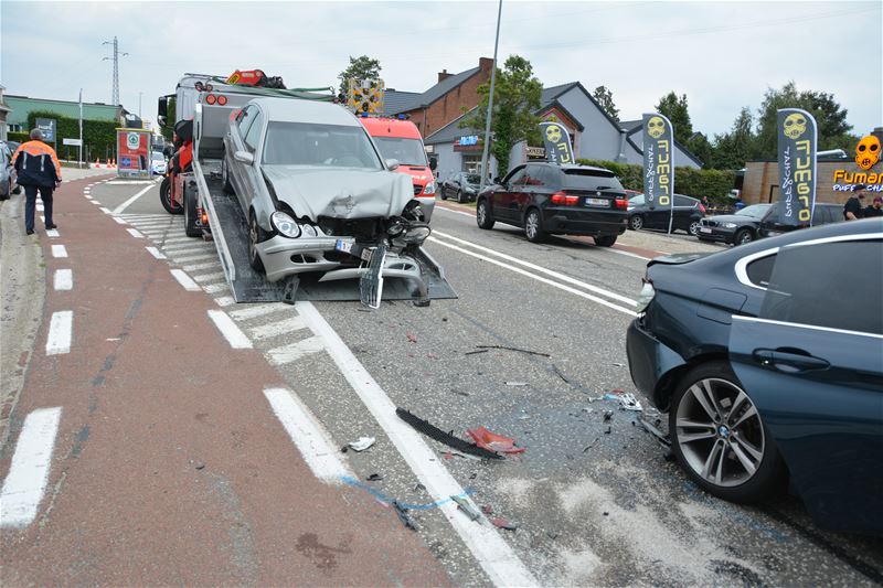 Drie auto's botsen op Beringersteenweg