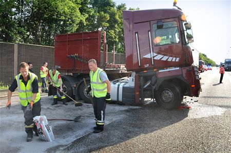 Drie vrachtwagens botsen op E 314