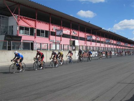 ECB Racing wint met 250 rondes