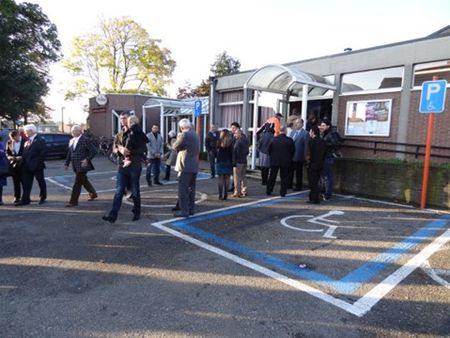 Een erehaag van tandpastaverkopers