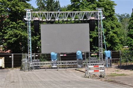 EK-Arena: scherm staat klaar, catering ook