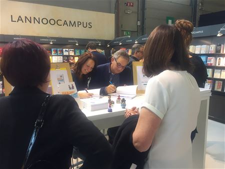 Elke Gybels signeert op Boekenbeurs