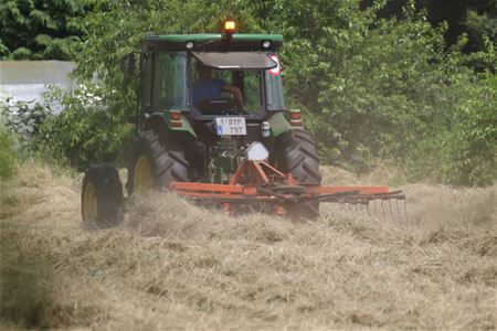 En de boer ... hij hooide voort