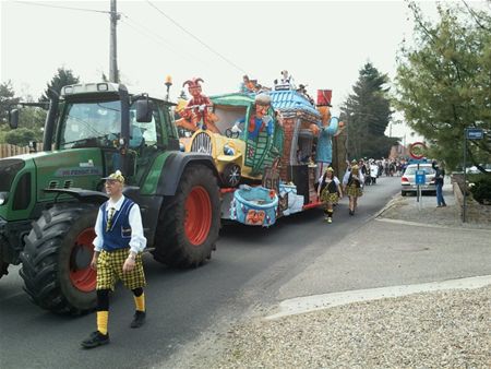 Feestknallers en Brugkinderen vieren carnaval
