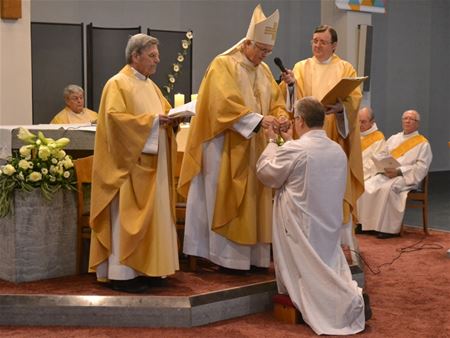 Frank Dumont is nu diaken