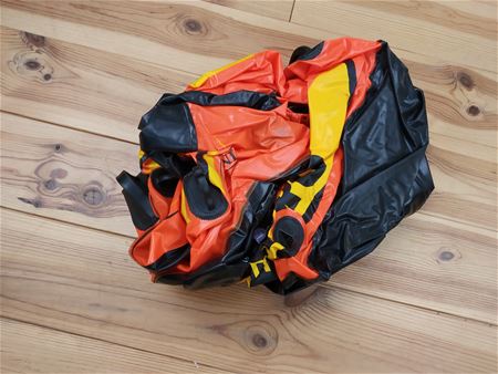 Gezocht: lekkende opblaasspullen voor kunstwerk