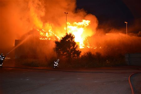 Gigantische afvalbrand bij Van Gansewinkel