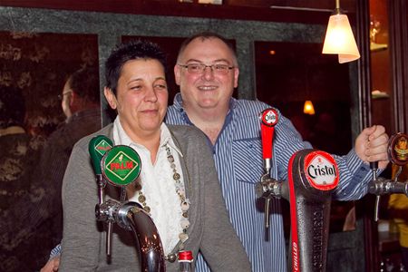 Gilberte en Danny tappen in Sint-Baaf