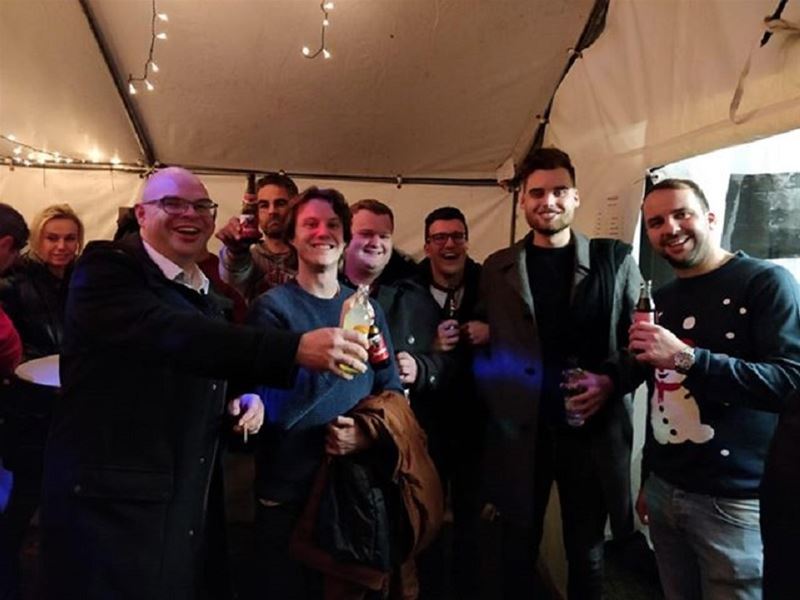 Heel wat volk feest in De Slogen