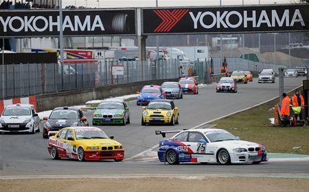 Het autocircus draait weer