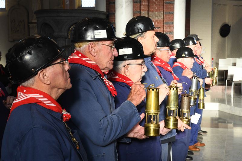 Heusdense brandweermannen herdacht in Paal